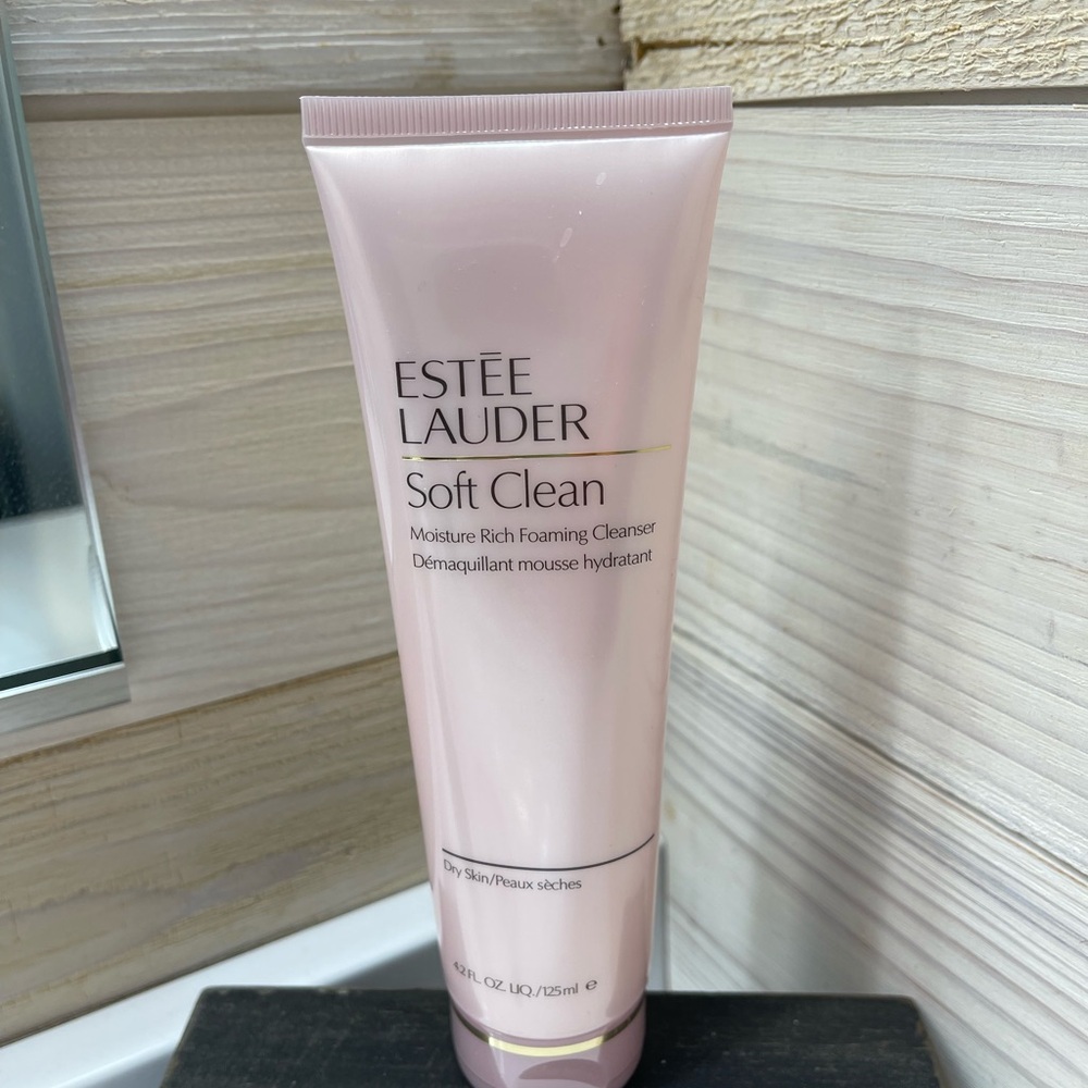 Estee Lauder Soft Clean Moisture Rich Foaming Cleanser - Pink